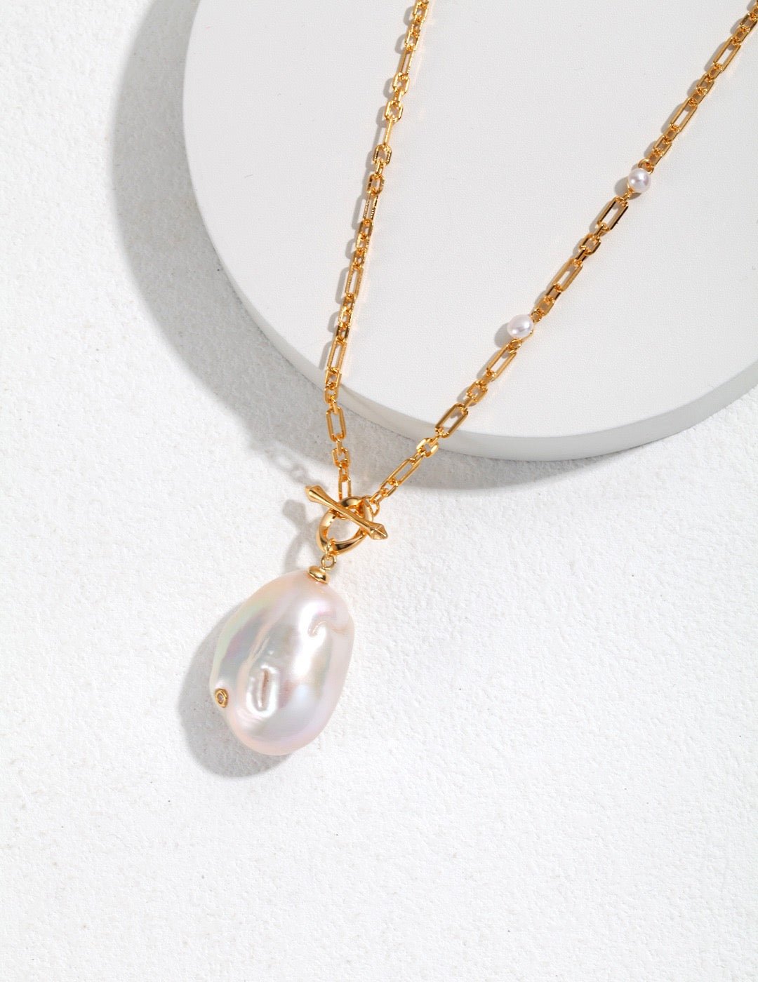 Baroque pearl necklace