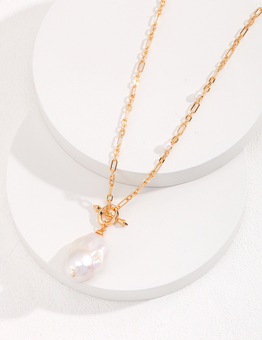 Baroque pearl necklace