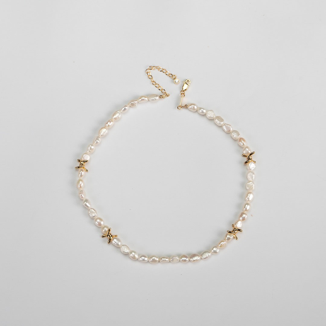 Vine Kiss Natural Baroque Pearl Necklace